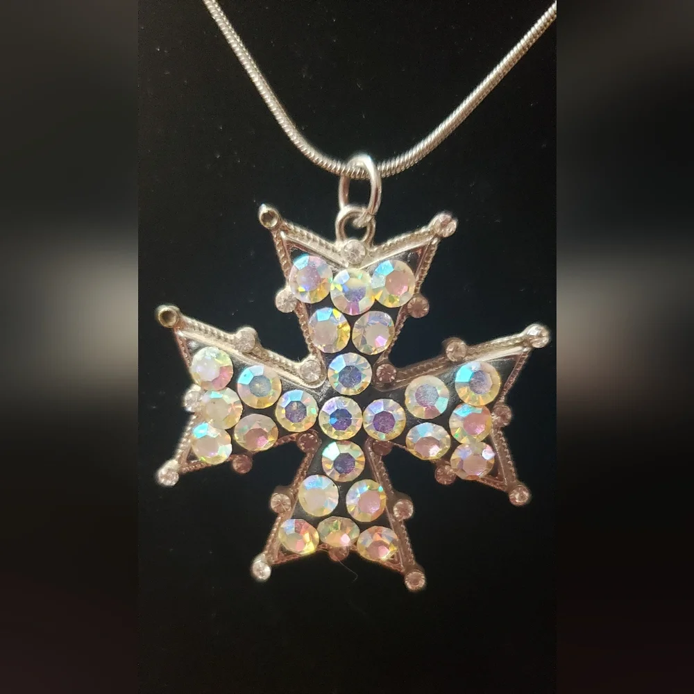 Short necklace - Picture 2 of 2